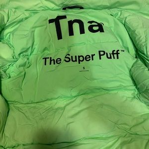 Aritzia super puff size s .